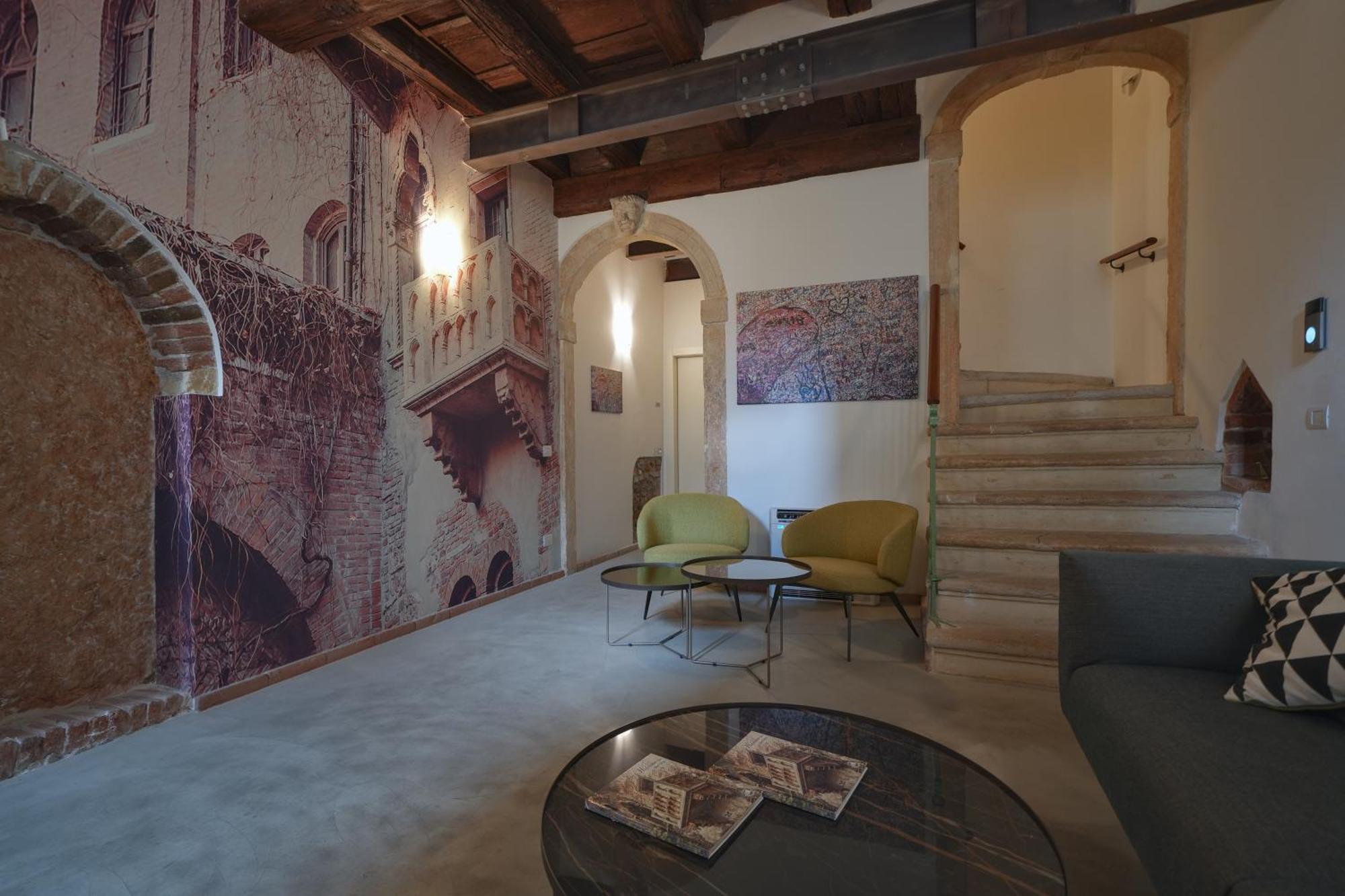 Palazzo Di Giulietta - Juliet'S Palace Verona Bagian luar foto