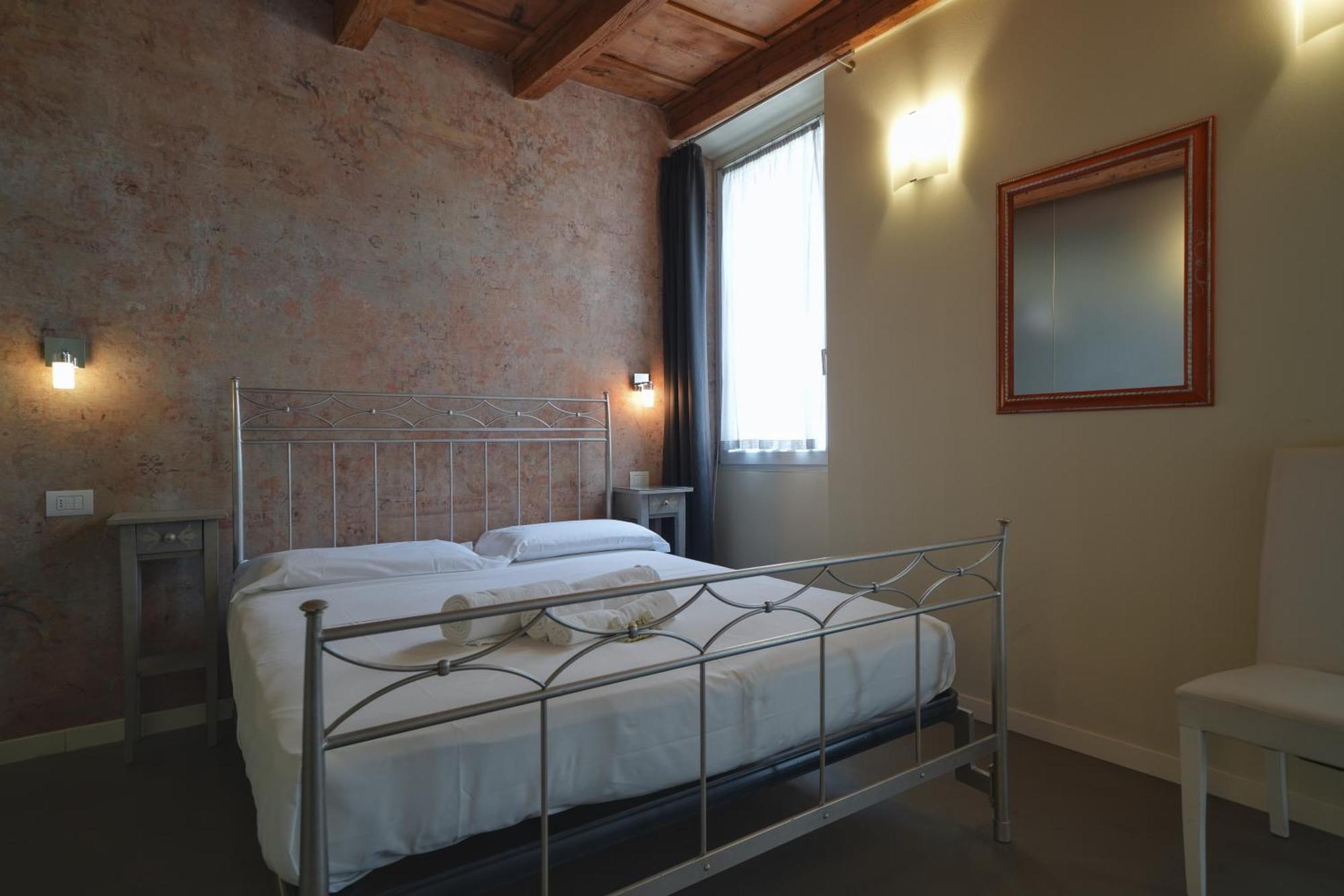 Palazzo Di Giulietta - Juliet'S Palace Verona Bagian luar foto