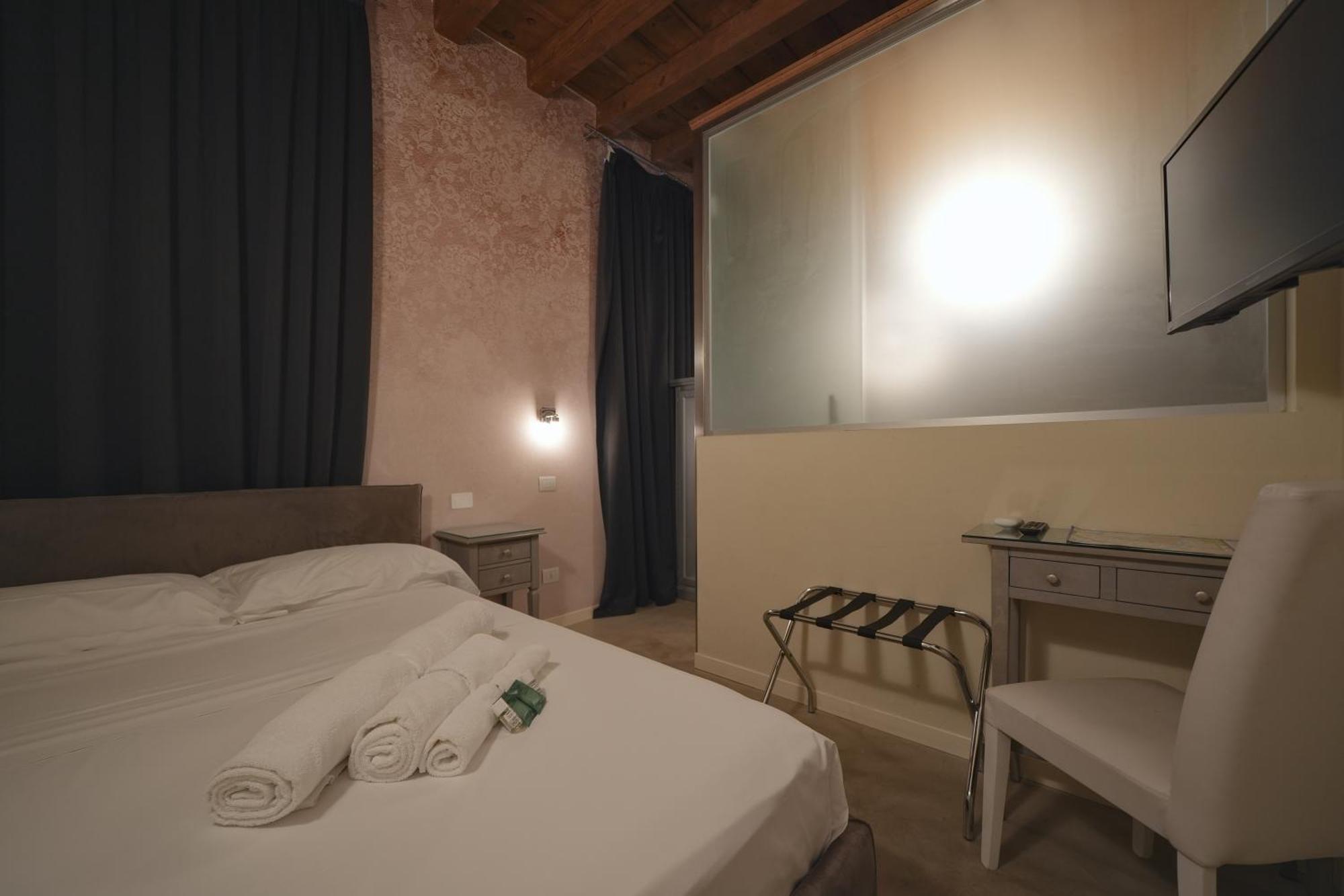 Palazzo Di Giulietta - Juliet'S Palace Verona Bagian luar foto