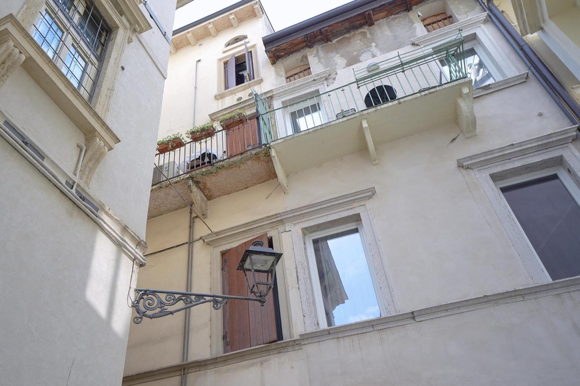 Palazzo Di Giulietta - Juliet'S Palace Verona Bagian luar foto